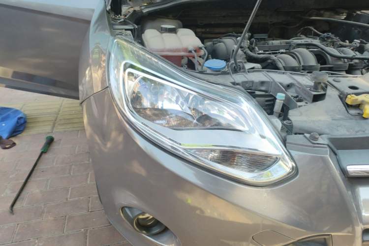 Used Ford Focus 2012 Sedan 1.6L Manual Comfort Model Right Front Headlight