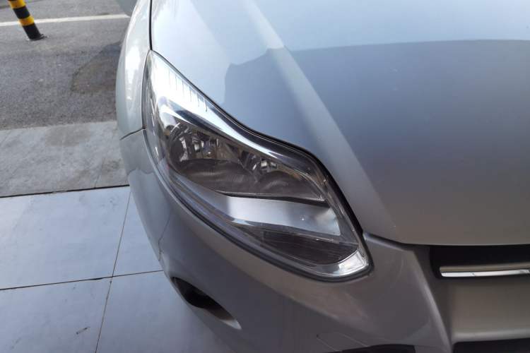 Used Ford Focus 2012 Sedan 1.6L Automatic Comfort Model Right Front Headlight