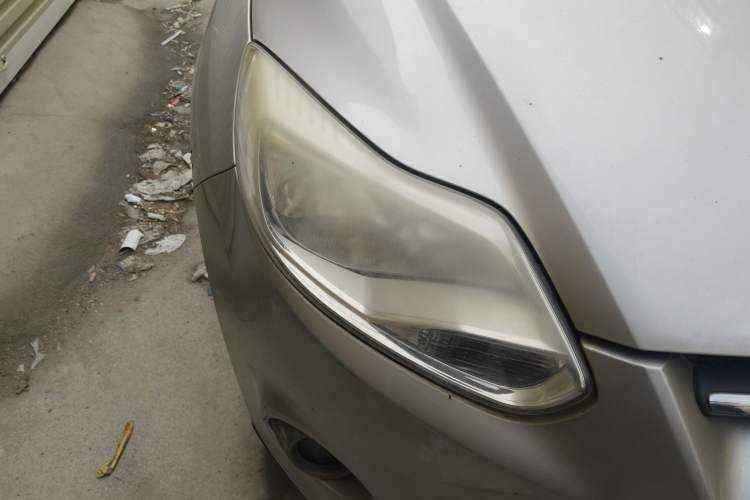 Used Ford Focus 2012 Sedan 1.6L Manual Comfort Model Right Front Headlight