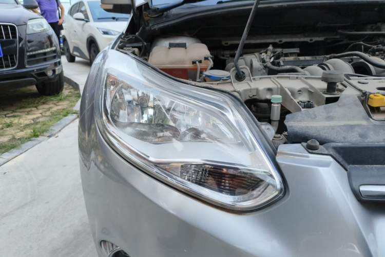 Used Ford Focus 2012 Sedan 1.6L Automatic Fashion Edition Right Front Headlight