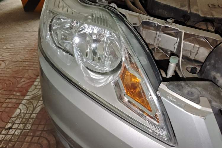 Used Ford Focus 2012 Sedan Classic 1.8L Manual Base Model Right Front Headlight