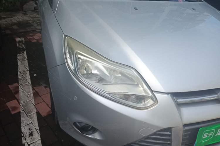 Used Ford Focus 2012 Sedan 1.6L Manual Comfort Model Right Front Headlight