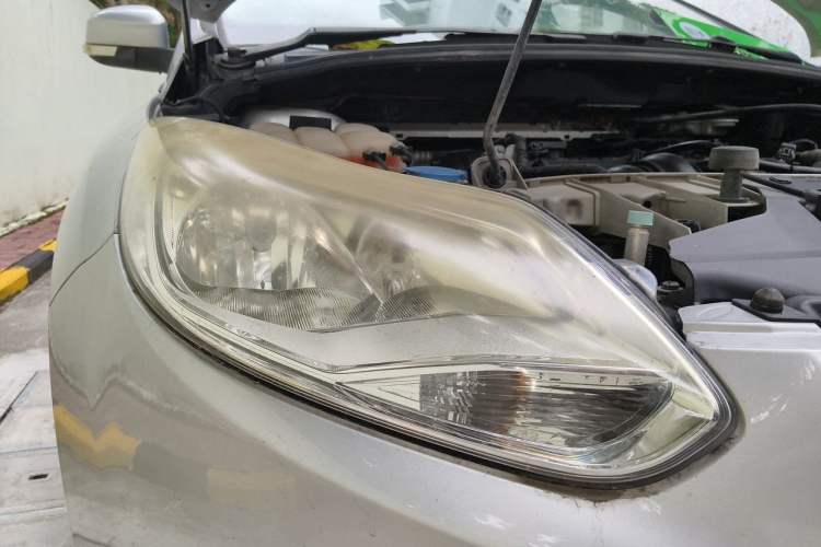 Used Ford Focus 2012 Sedan 1.6L Manual Comfort Model Right Front Headlight