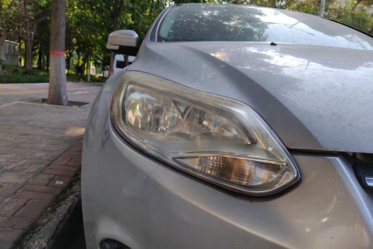 Used Ford Focus 2012 Sedan 1.6L Manual Comfort Model Right Front Headlight