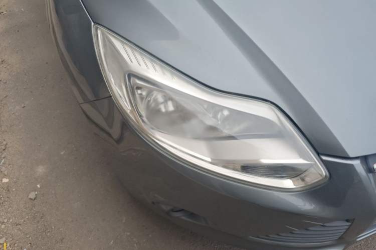 Used Ford Focus 2012 Sedan 1.6L Manual Comfort Model Right Front Headlight