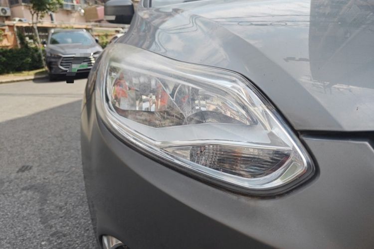 Used Ford Focus 2012 Sedan 1.6L Automatic Fashion Edition Right Front Headlight