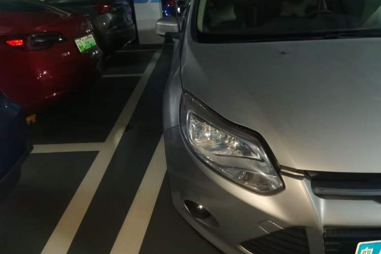 Used Ford Focus 2012 Sedan 1.6L Automatic Comfort Model Right Front Headlight