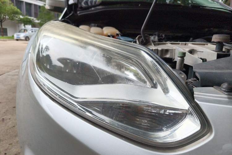 Used Ford Focus 2012 Sedan 1.6L Automatic Comfort Model Right Front Headlight