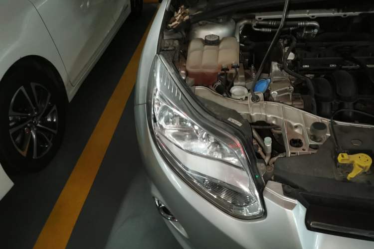 Used Ford Focus 2012 Sedan 1.6L Manual Fashion Edition Right Front Headlight