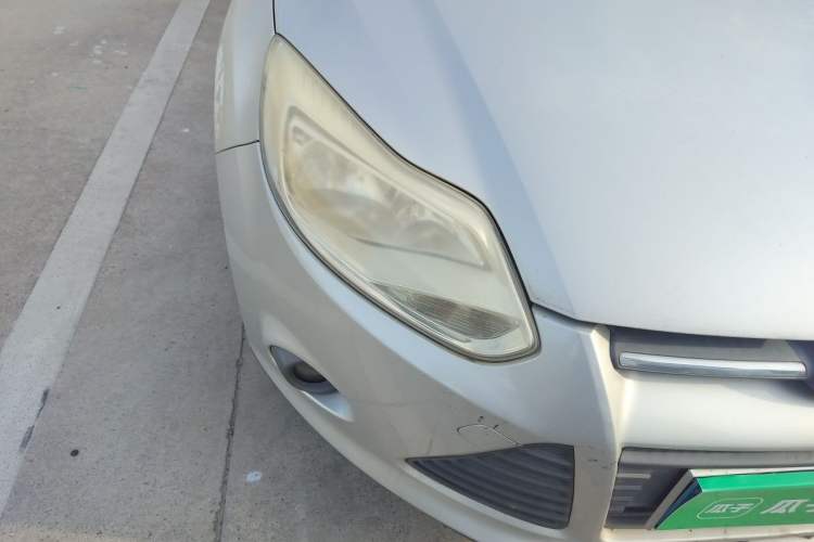 Used Ford Focus 2012 Sedan 1.6L Manual Comfort Model Right Front Headlight