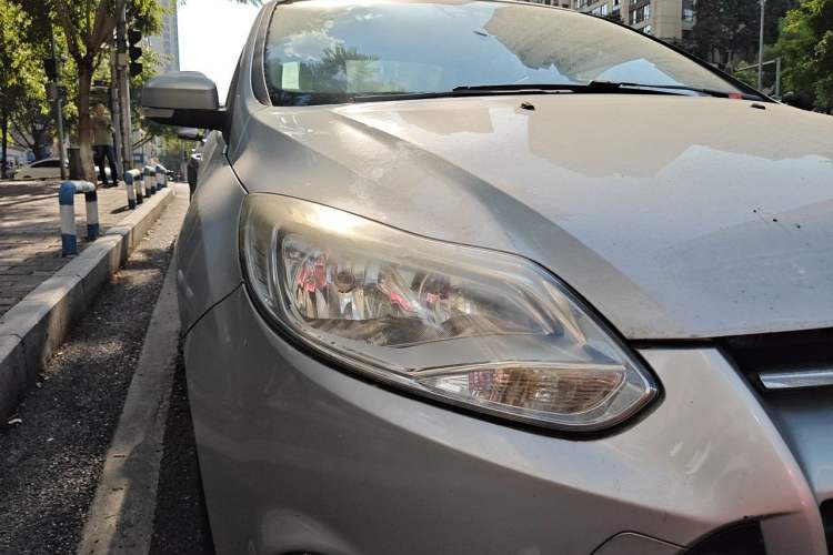 Used Ford Focus 2012 Sedan 2.0L Automatic Flagship Model Right Front Headlight