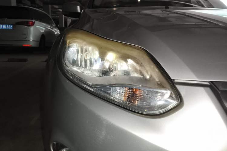 Used Ford Focus 2012 Sedan 1.6L Automatic Fashion Edition Right Front Headlight