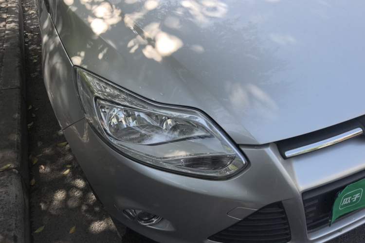 Used Ford Focus 2012 Sedan 1.6L Manual Comfort Model Right Front Headlight