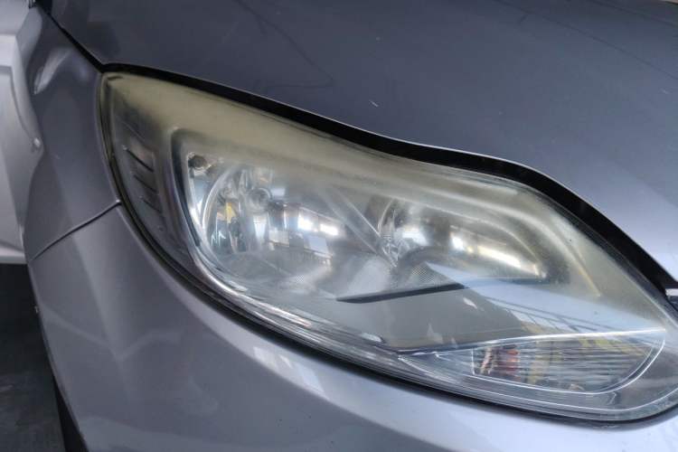 Used Ford Focus 2012 Hatchback 1.6L Automatic Fashion Edition Right Front Headlight