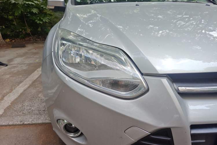 Used Ford Focus 2012 Sedan 1.6L Automatic Fashion Edition Right Front Headlight