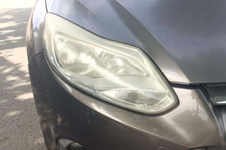 Used Ford Focus 2012 Sedan 1.6L Manual Comfort Model Right Front Headlight