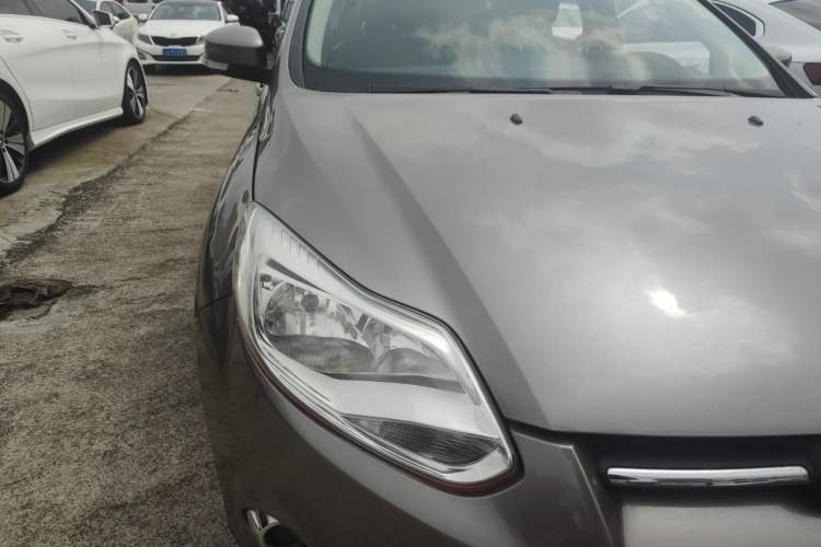 Used Ford Focus 2012 Hatchback 1.6L Automatic Fashion Edition Right Front Headlight