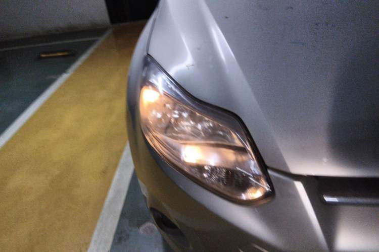 Used Ford Focus 2012 Sedan 1.6L Automatic Comfort Model Right Front Headlight