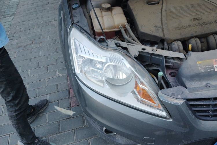 Used Ford Focus 2012 Sedan Classic 1.8L Manual Base Model Right Front Headlight