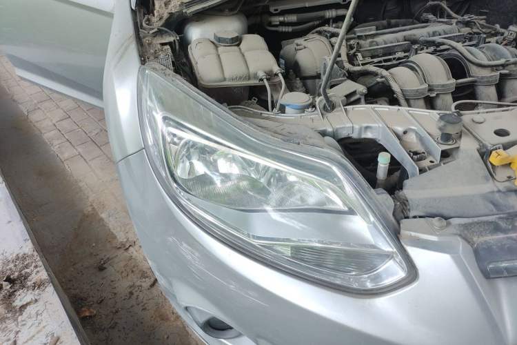 Used Ford Focus 2012 Sedan 1.6L Manual Comfort Model Right Front Headlight