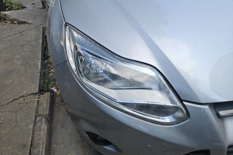 Used Ford Focus 2012 Hatchback 1.6L Automatic Comfort Model Right Front Headlight