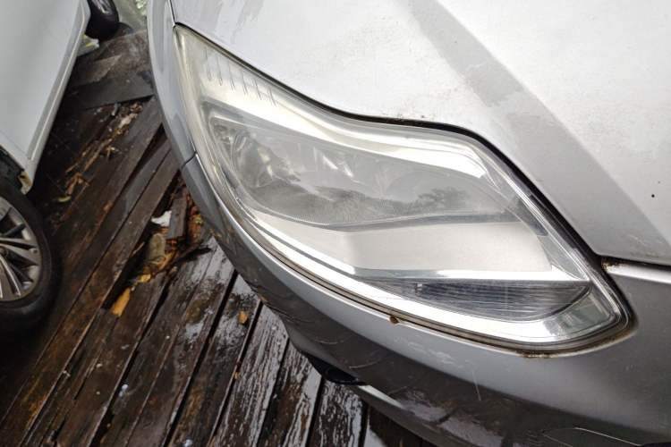 Used Ford Focus 2012 Sedan 1.6L Manual Fashion Edition Right Front Headlight