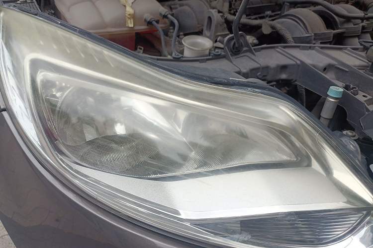 Used Ford Focus 2012 Sedan 1.6L Manual Comfort Model Right Front Headlight