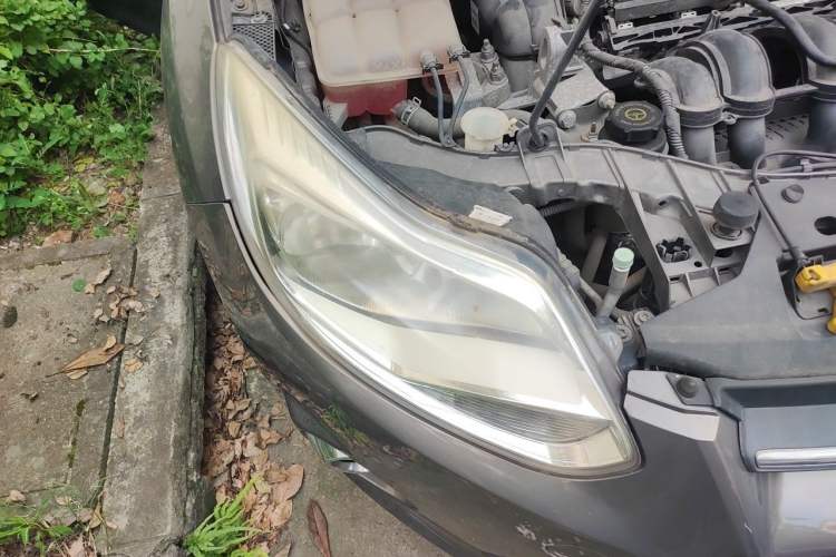 Used Ford Focus 2012 Sedan 1.6L Automatic Fashion Edition Right Front Headlight