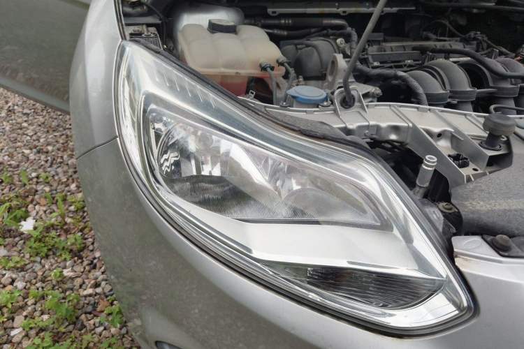 Used Ford Focus 2012 Sedan 1.6L Manual Comfort Model Right Front Headlight