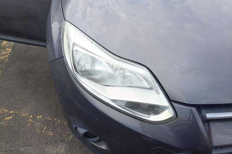 Used Ford Focus 2012 Sedan 1.6L Manual Comfort Model Right Front Headlight