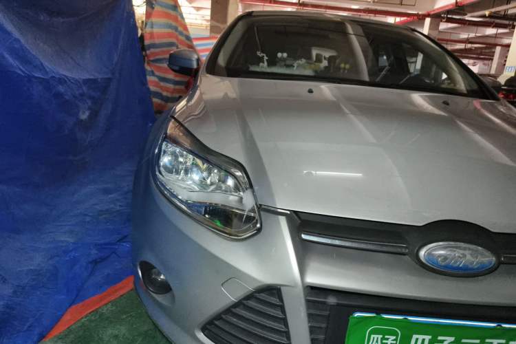 Used Ford Focus 2012 Sedan 1.6L Manual Comfort Model Right Front Headlight