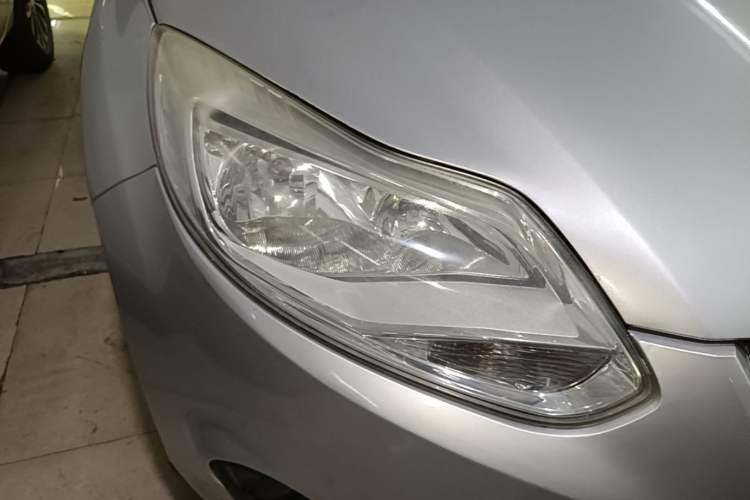 Used Ford Focus 2012 Hatchback 1.6L Automatic Comfort Model Right Front Headlight