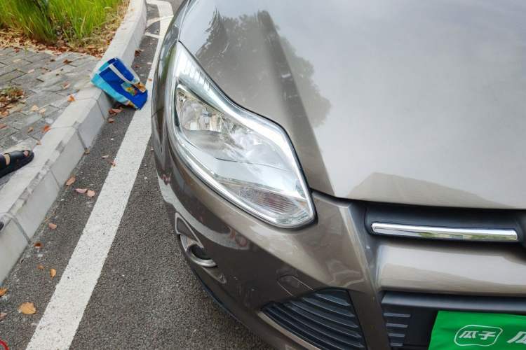 Used Ford Focus 2012 Sedan 1.6L Automatic Fashion Edition Right Front Headlight