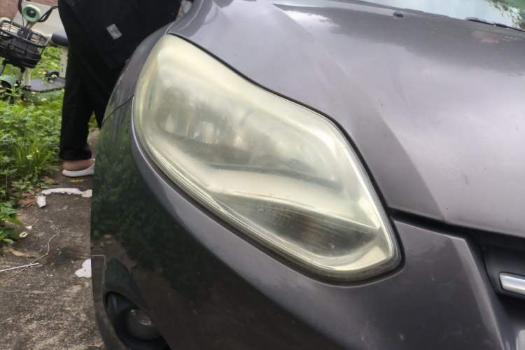 Used Ford Focus 2012 Sedan 1.6L Manual Comfort Model Right Front Headlight