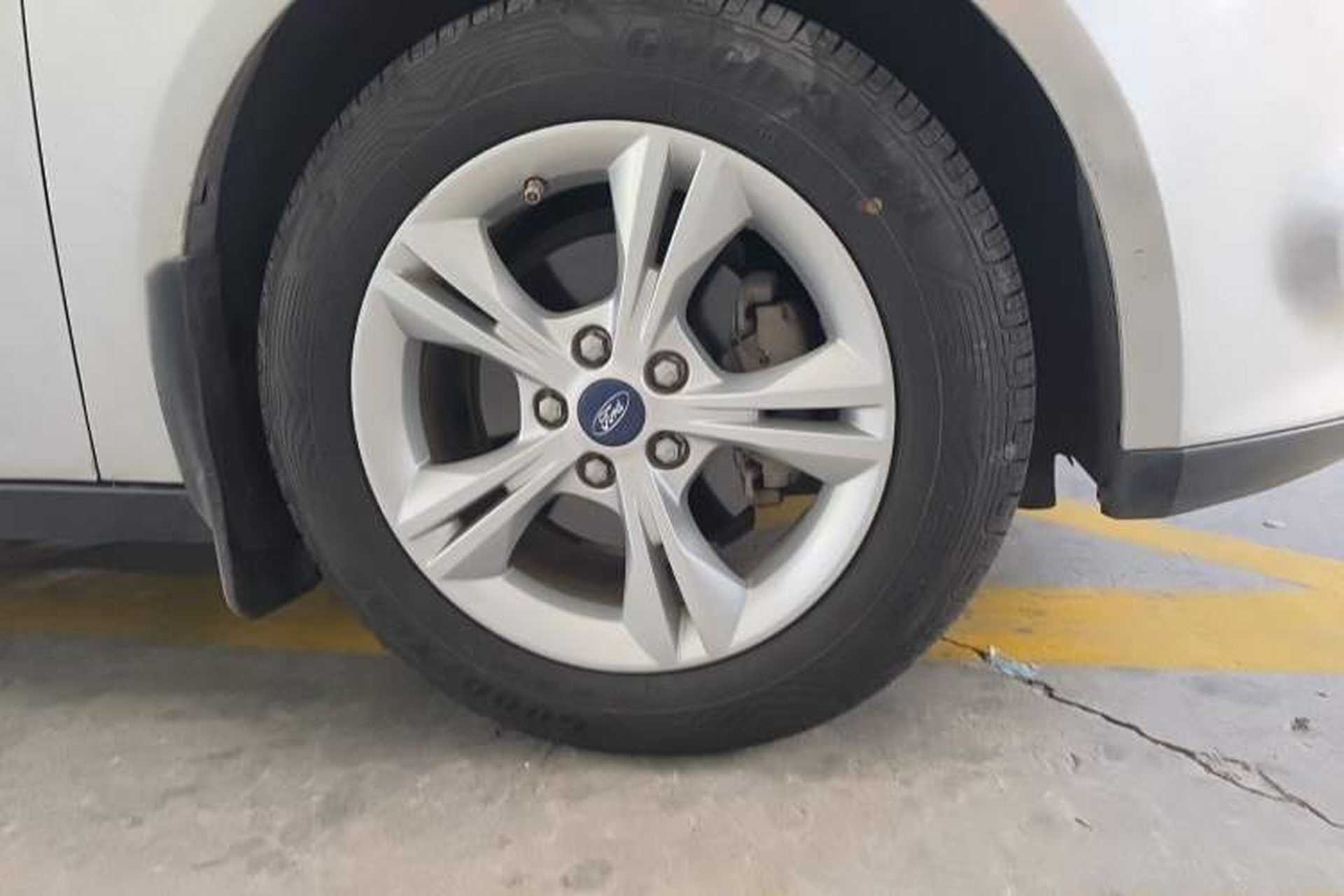 Used Ford Focus 2012 Sedan 1.6L Manual Fashion Edition Right Front Wheel Hub