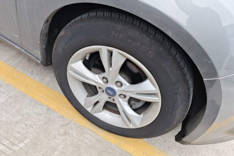 Used Ford Focus 2012 Sedan 1.6L Automatic Fashion Edition Right Front Wheel Hub