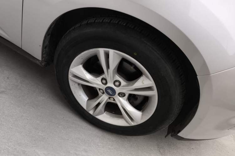 Used Ford Focus 2012 Hatchback 1.6L Automatic Fashion Edition Right Front Wheel Hub