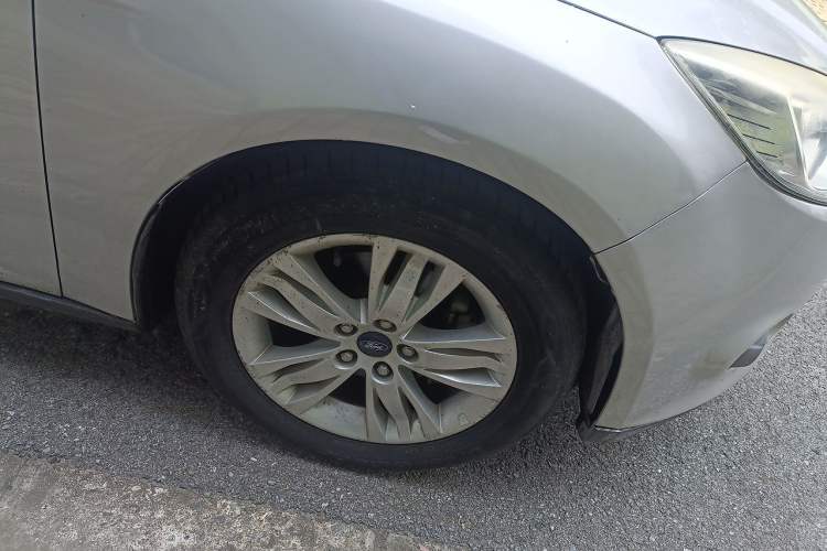 Used Ford Focus 2012 Sedan 1.6L Automatic Comfort Model Right Front Wheel Hub