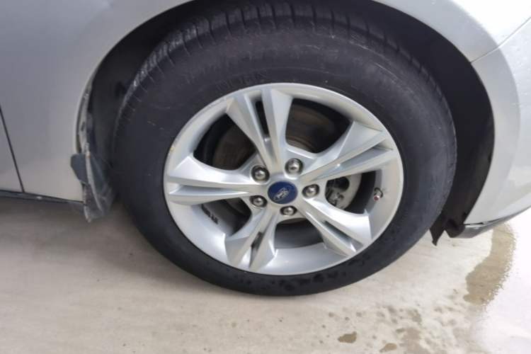 Used Ford Focus 2012 Sedan 1.6L Automatic Fashion Edition Right Front Wheel Hub