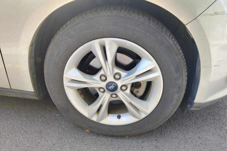 Used Ford Focus 2012 Hatchback 1.6L Automatic Fashion Edition Right Front Wheel Hub