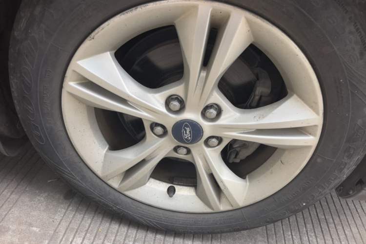 Used Ford Focus 2012 Sedan 1.6L Automatic Fashion Edition Right Front Wheel Hub
