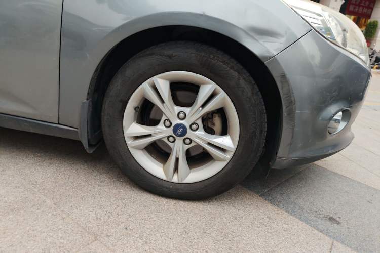 Used Ford Focus 2012 Sedan 1.6L Automatic Fashion Edition Right Front Wheel Hub