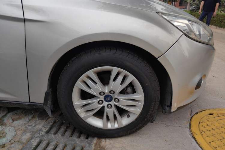 Used Ford Focus 2012 Sedan 1.6L Automatic Comfort Model Right Front Wheel Hub