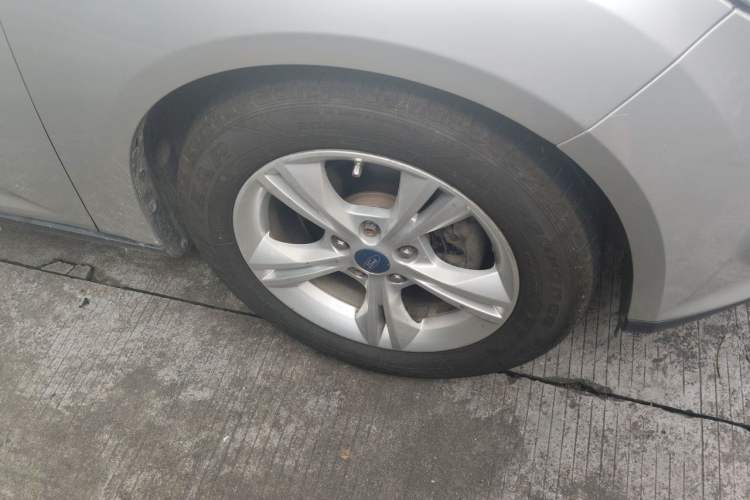 Used Ford Focus 2012 Sedan 1.6L Manual Fashion Edition Right Front Wheel Hub