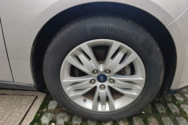 Used Ford Focus 2012 Sedan 1.6L Automatic Comfort Model Right Front Wheel Hub