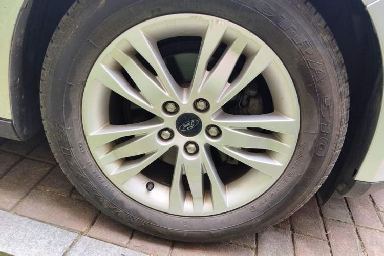 Used Ford Focus 2012 Sedan 1.6L Manual Comfort Model Right Front Wheel Hub