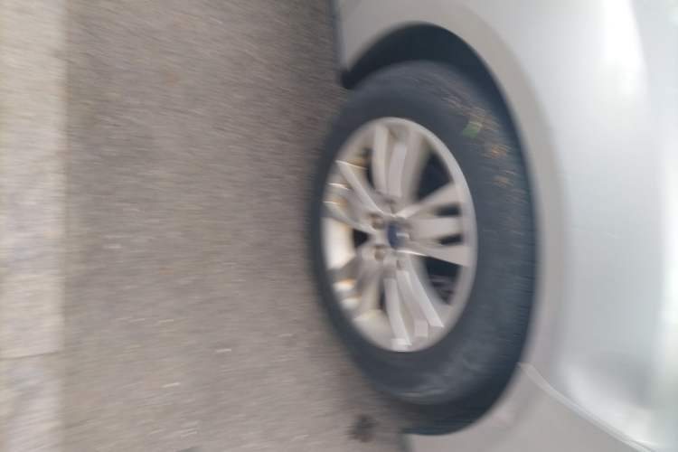 Used Ford Focus 2012 Sedan 1.6L Manual Comfort Model Right Front Wheel Hub