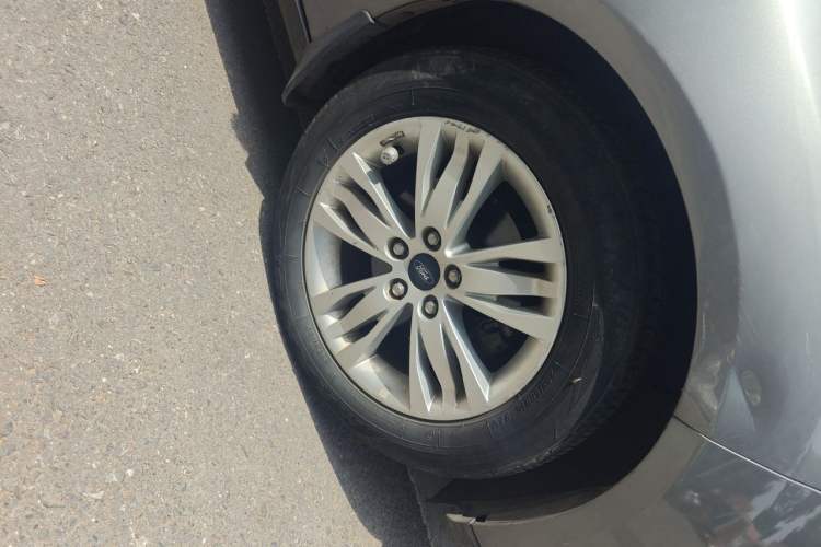 Used Ford Focus 2012 Hatchback 1.6L Automatic Comfort Model Right Front Wheel Hub