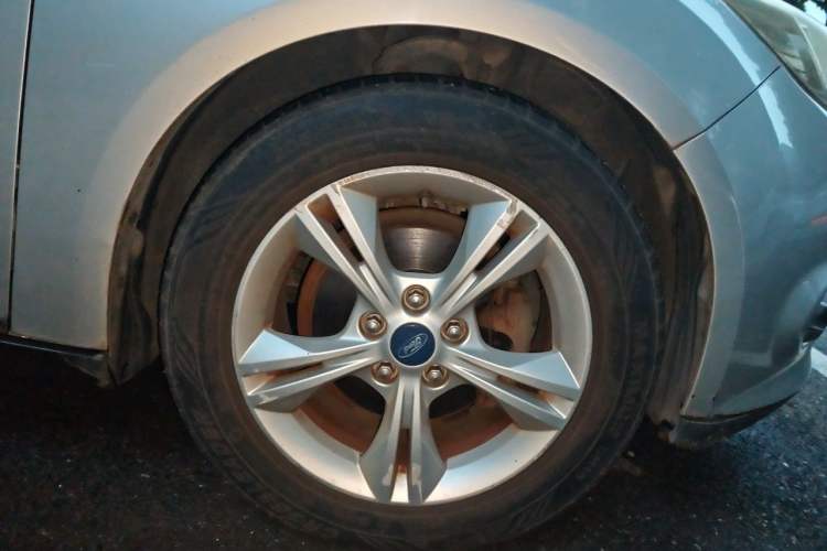 Used Ford Focus 2012 Sedan 1.6L Manual Fashion Edition Right Front Wheel Hub