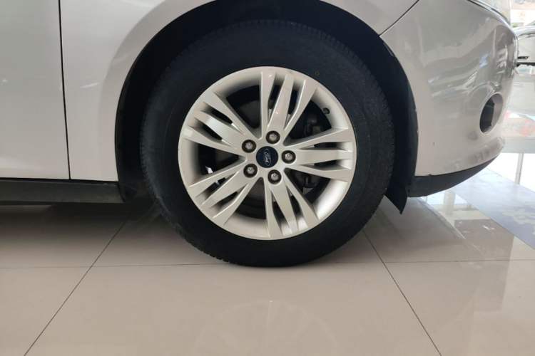 Used Ford Focus 2012 Sedan 1.6L Automatic Comfort Model Right Front Wheel Hub